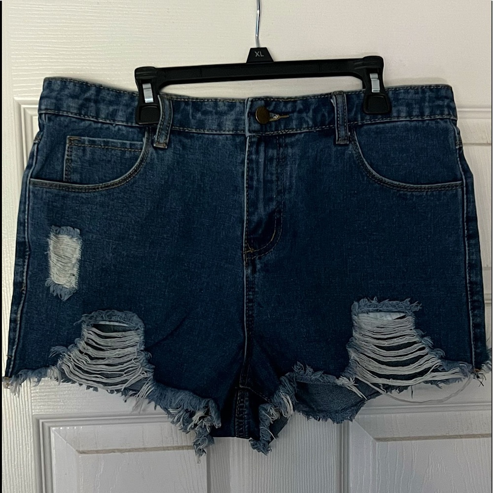 Women’s Ripped Jean Shorts Size XL